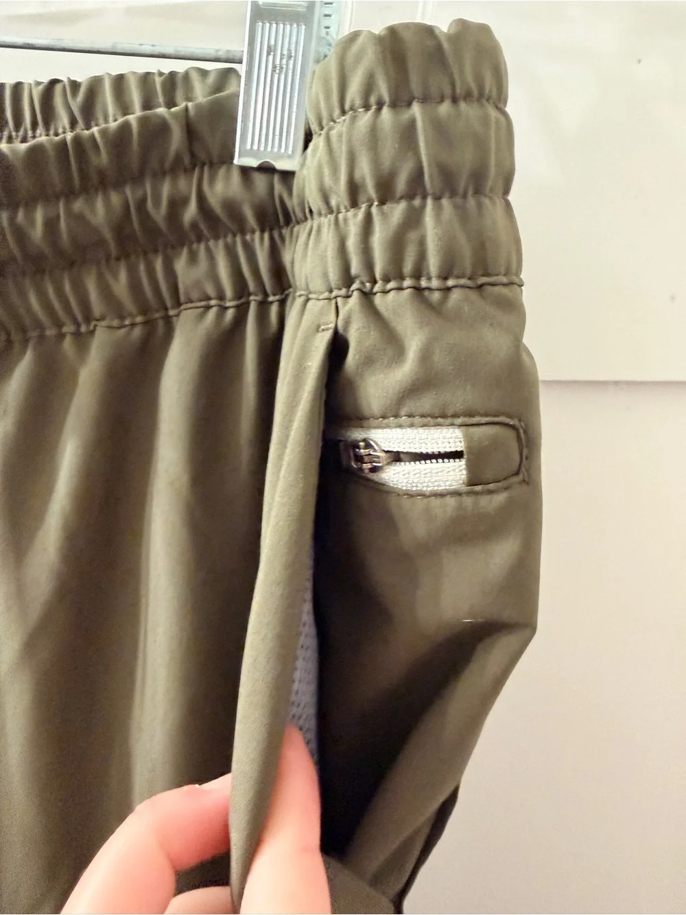 Vuori Olive Green Performance Joggers with Drawstring - Picture 4 of 7